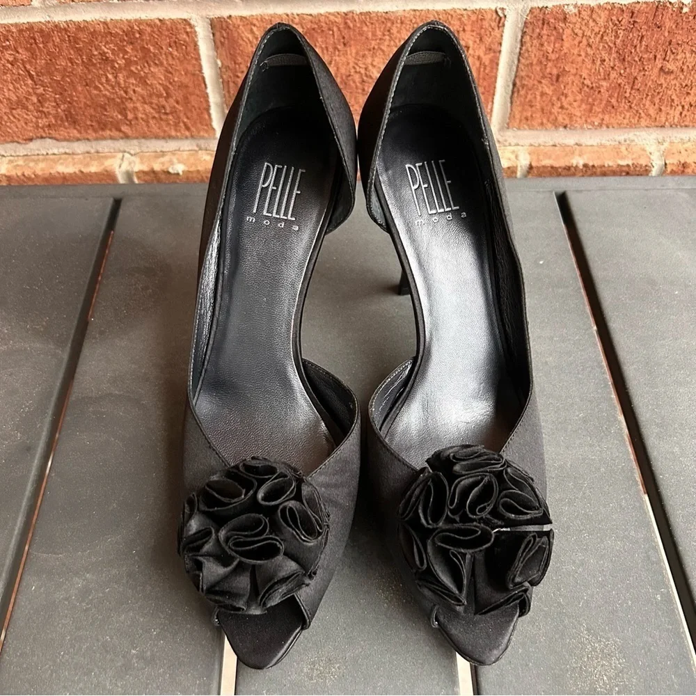Pelle Moda Black Satin Rose Embellished Heels SZ 7.5